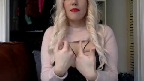 scarlet whisper online show from December 8, 11:19 pm