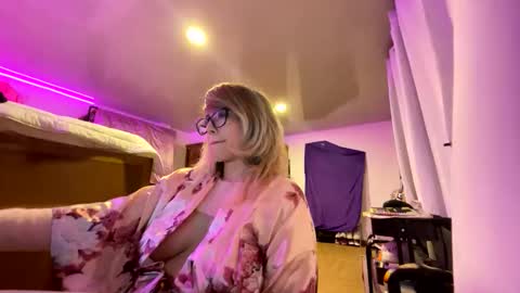 scarlet whisper online show from November 11, 3:02 am