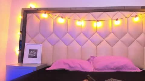 scarlethbigbug online show from January 18, 1:18 pm