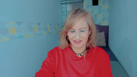 Snapshot of scarlethoot_ chatting on December 19, 11:50 am S C A R L E T online show from December 19, 11:50 am