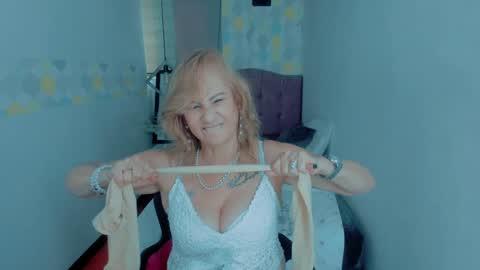 Snapshot of scarlethoot_ chatting on January 9, 9:37 pm S C A R L E T online show from January 9, 9:37 pm