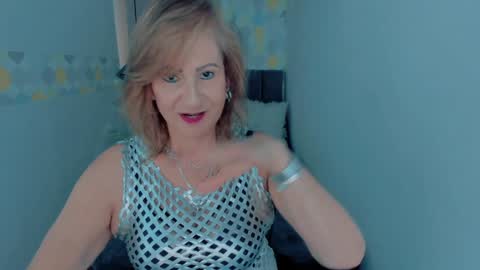 Snapshot of scarlethoot_ chatting on December 18, 11:56 am S C A R L E T online show from December 18, 11:56 am