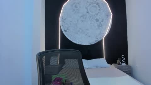 Snapshot of scarletmoon1_ chatting on October 17, 8:34 pm Scarlet online show from October 17, 8:34 pm
