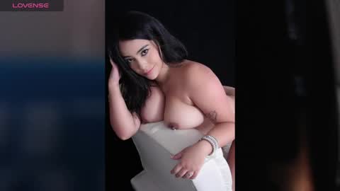 Scarlett Thumb up please help me 100 its important online show from April 17, 10:45 pm