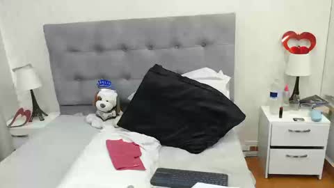 Snapshot of scarlettgreen_ chatting on September 10, 1:44 pm Scartt online show from September 10, 1:44 pm