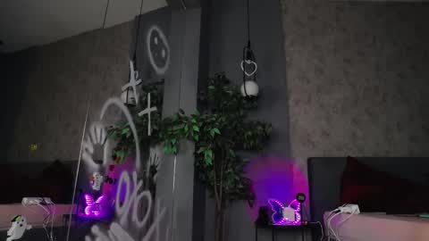 scarlettjakobs online show from November 4, 6:40 am