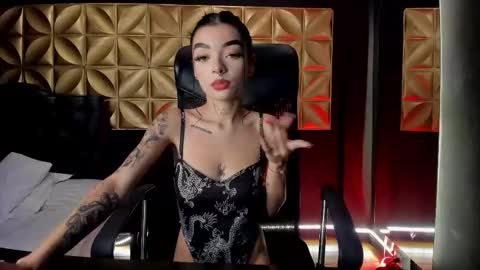 Scarlet online show from November 25, 6:09 pm