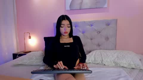 Snapshot of scarlettvelvett chatting on October 4, 2:11 pm Scarlet online show from October 4, 2:11 pm