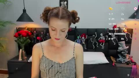 Snapshot of sccarlett_johnnson chatting on October 15, 9:50 pm Ines online show from October 15, 9:50 pm