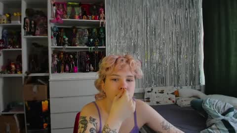 Rina online show from April 3, 7:06 am