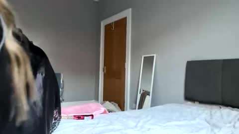 Scouse Lexi  online show from April 8, 6:10 pm