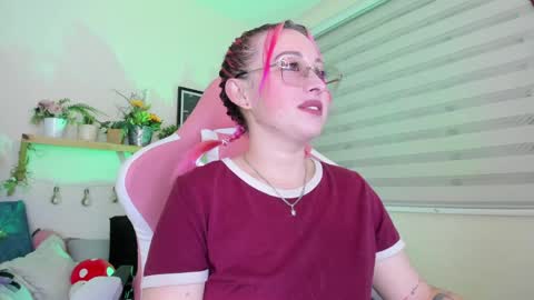 Yeyis  online show from April 8, 2:24 am