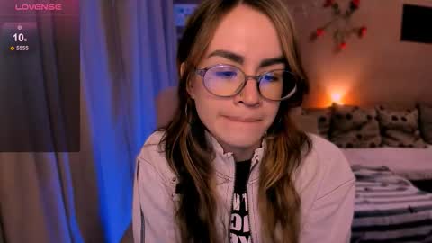 selectrra online show from February 6, 8:23 pm