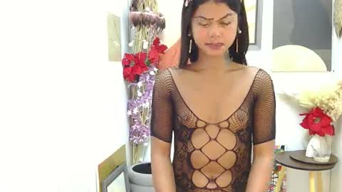 selena_fox2000 online show from December 3, 4:59 am