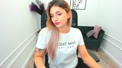 selenaemoore online show from September 28, 8:47 pm