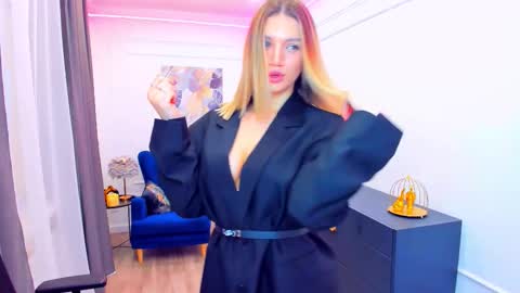 selenaemoore online show from March 7, 4:30 am