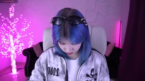 selenairis online show from February 12, 7:21 am