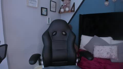 Snapshot of selene_e chatting on October 2, 8:47 pm Karol. online show from October 2, 8:47 pm