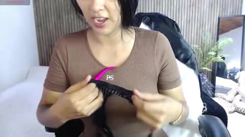 Snapshot of selene_vega_ chatting on October 20, 4:54 pm INDEPENDENT model Instagram selenevega08 online show from October 20, 4:54 pm