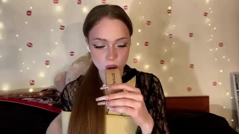 Kylie online show from June 20, 12:31 pm