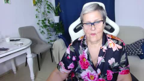 Selenna online show from February 10, 7:17 pm