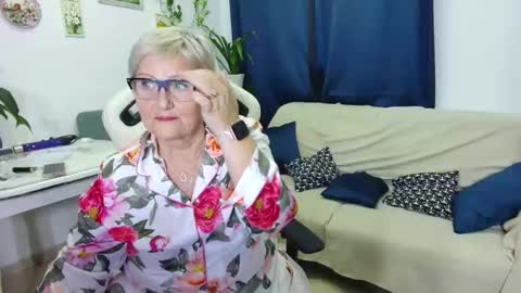 Selenna online show from December 17, 7:07 pm