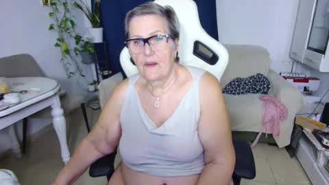 Selenna online show from April 3, 5:00 pm