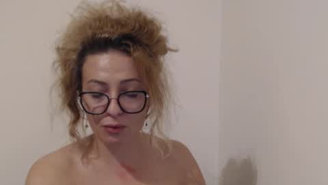 Selenna online show from November 7, 4:12 pm