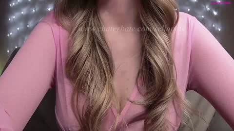 Snapshot of sellapink chatting on December 17, 3:17 pm My name is Sella and im Bisexual online show from December 17, 3:17 pm