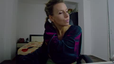 Snapshot of sellena_angel chatting on October 14, 10:45 pm sellena_angel online show from October 14, 10:45 pm