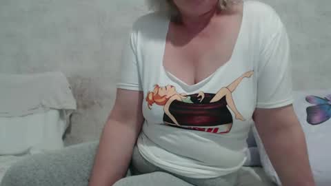 Snapshot of seniorita333 chatting on February 28, 7:05 am Lenna online show from February 28, 7:05 am