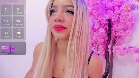 Sennia online show from February 18, 1:44 pm