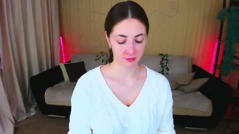 sensitiveheartt online show from October 18, 11:35 am