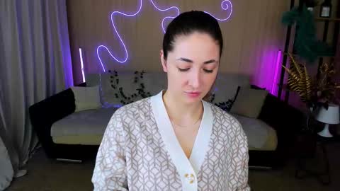 sensitiveheartt online show from September 24, 8:08 pm