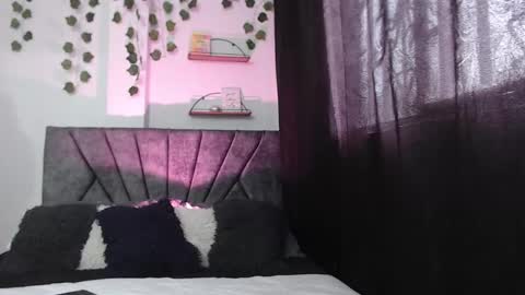 Camille and sophie online show from February 23, 7:01 pm