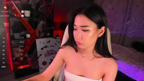 Snapshot of sensualily chatting on October 15, 4:20 pm Kiki online show from October 15, 4:20 pm