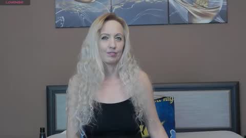 Tina online show from October 5, 3:50 pm