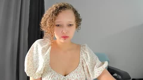 senya_sol online show from February 11, 8:05 am