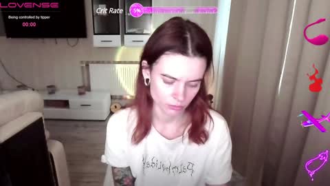 Snapshot of serenamilss chatting on December 22, 7:33 am serenamilss online show from December 22, 7:33 am