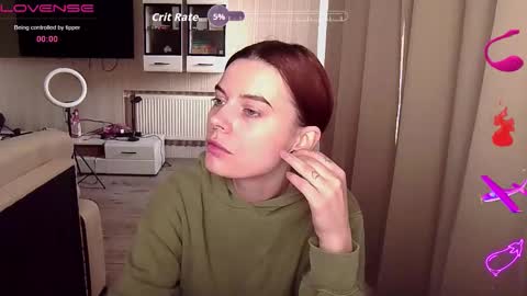 Snapshot of serenamilss chatting on October 5, 8:52 am serenamilss online show from October 5, 8:52 am