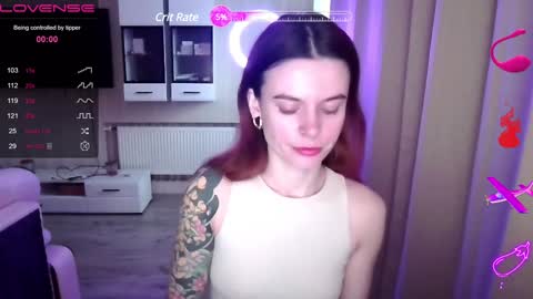 Snapshot of serenamilss chatting on February 6, 7:02 am serenamilss online show from February 6, 7:02 am
