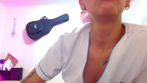 Snapshot of sexmilkdirty chatting on February 8, 1:22 am sexmilkdirty online show from February 8, 1:22 am