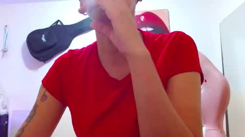 Snapshot of sexmilkdirty chatting on January 10, 1:21 am sexmilkdirty online show from January 10, 1:21 am
