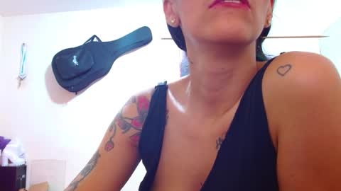 Snapshot of sexmilkdirty chatting on December 22, 9:53 pm sexmilkdirty online show from December 22, 9:53 pm