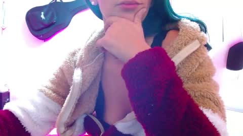 Snapshot of sexmilkdirty chatting on December 6, 12:12 am sexmilkdirty online show from December 6, 12:12 am