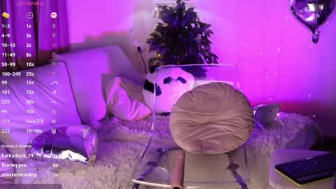 Snapshot of sexy_blonde_doll chatting on February 27, 11:15 pm Lina online show from February 27, 11:15 pm