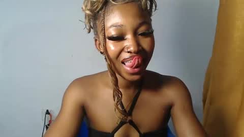 sexy_bluey247 online show from May 14, 4:46 pm