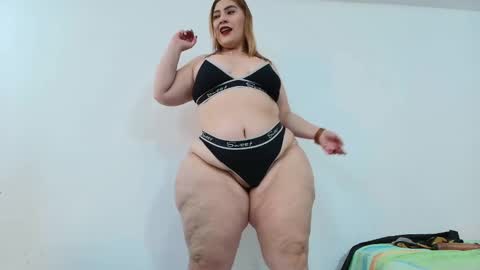 Snapshot of sexy_curvi chatting on February 25, 4:46 pm karla instagram online show from February 25, 4:46 pm