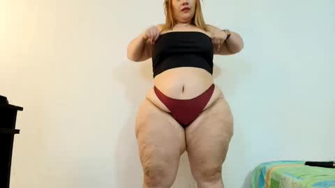 Snapshot of sexy_curvi chatting on February 12, 5:05 pm karla instagram online show from February 12, 5:05 pm