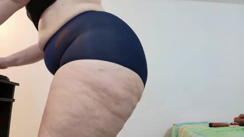 Snapshot of sexy_curvi chatting on February 16, 5:15 pm karla instagram online show from February 16, 5:15 pm